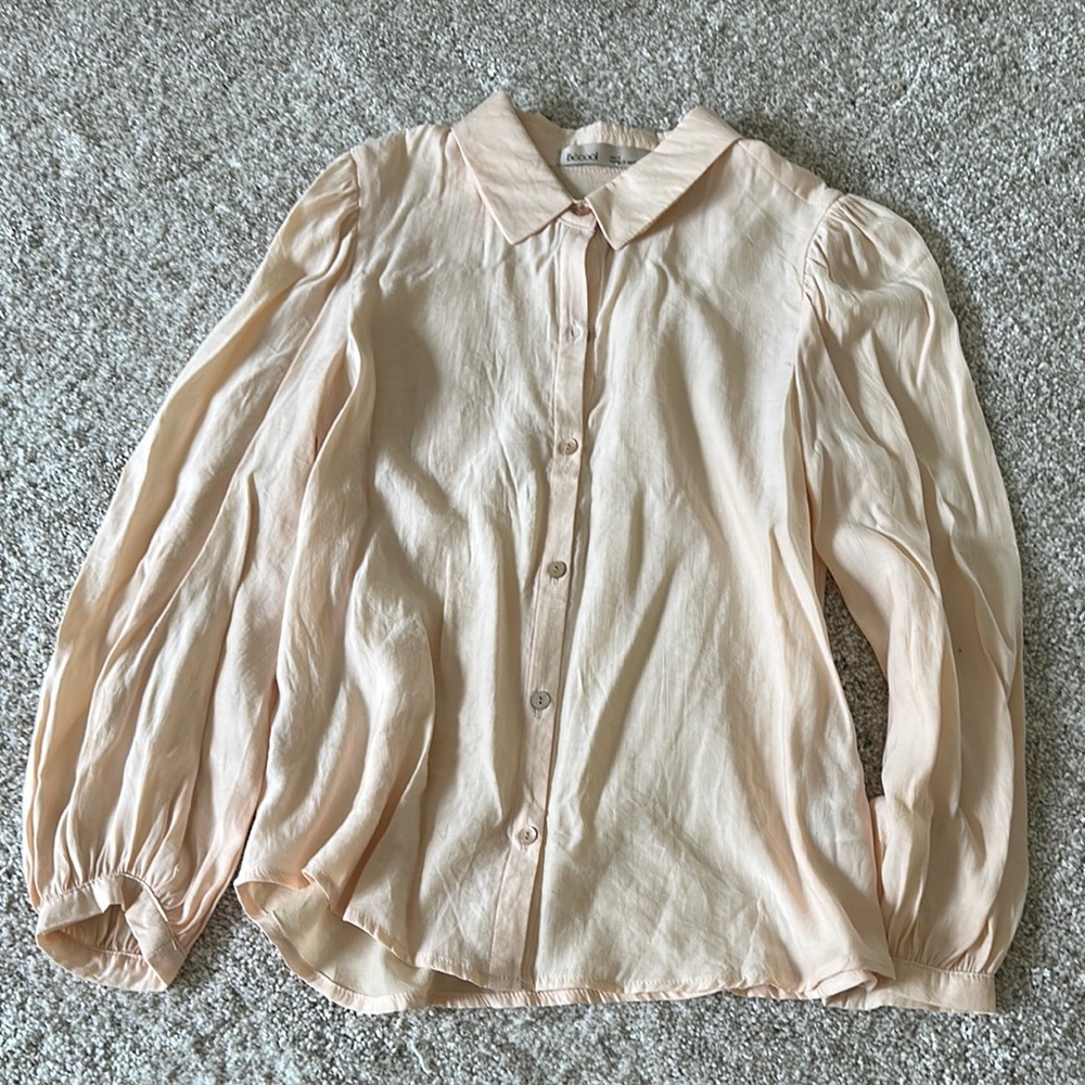 PEACH BUTTON UP TOP